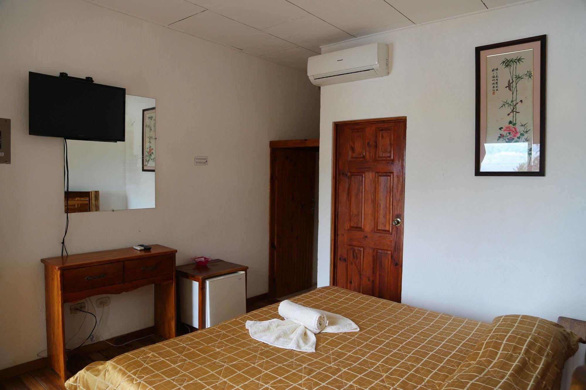 Hotel Coco Beach Manuel Antonio Exterior foto