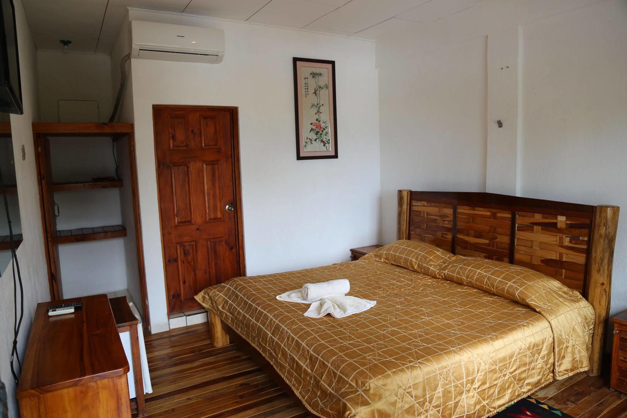 Hotel Coco Beach Manuel Antonio Exterior foto